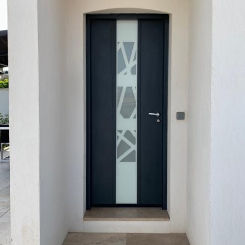 Installation d'une porte blindée de villa moderne design sur Gignac-la-Nerthe