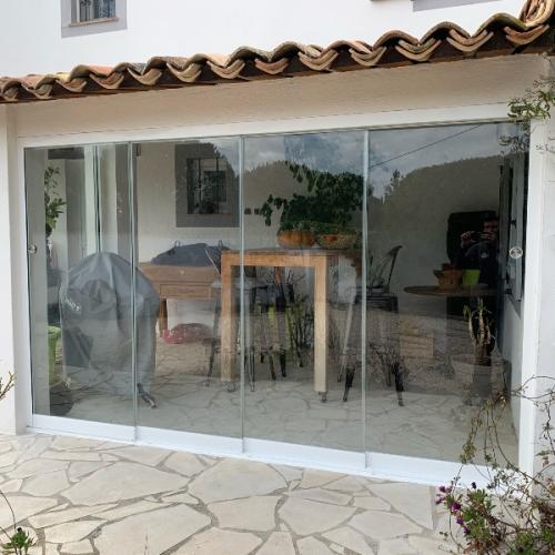 INSTALLATION D'UN RIDEAU DE VERRE MARTIGUES PAR L'EQUIPE S2M 