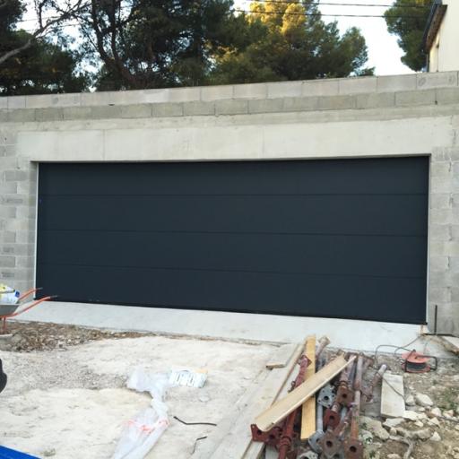 Installation porte de garage sectionnelle HORMANN 6m motorisée par SMP